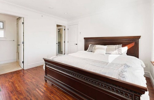 Fraserview House | Near DT Vancouver |King Bed | Casa Bella