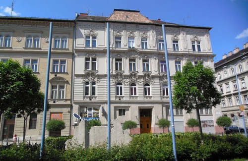 Erzsebetvaros Apartment | Ideal Hotel Near East Railway Station with Nespresso & Spa