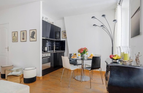 Quartier des Invalides Apartment | Prime Location Near Les Invalides with Spa & Hot Tub