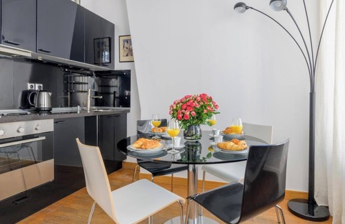 Quartier des Invalides Apartment | Prime Location Near Les Invalides with Spa & Hot Tub