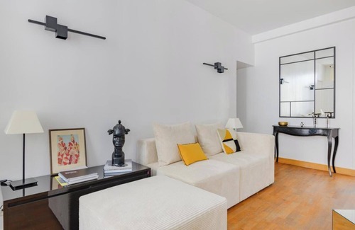 Quartier des Invalides Apartment | Prime Location Near Les Invalides with Spa & Hot Tub