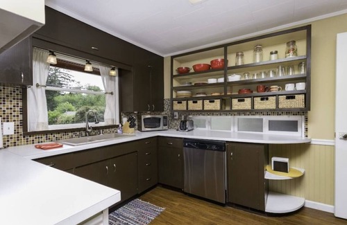 Bellingham House | Explore Fairhaven: Ideal Family Retreat Near Trails & Lake