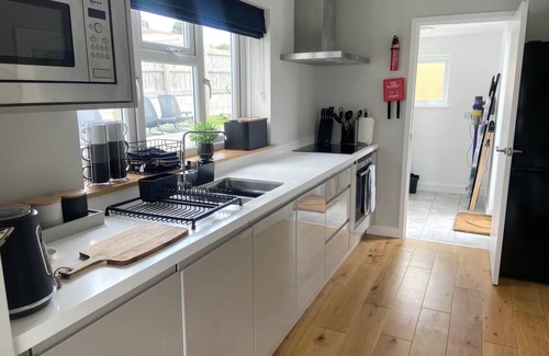 Goonhavern House | Family-Friendly Bungalow with Enclosed Garden Near Beaches