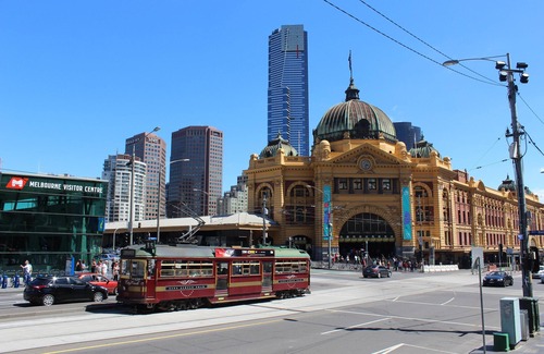 Melbourne Central Business District Apartment | Prime Location Near Federation Square & Flinders St Station