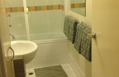 Melbourne Central Business District Apartment | Prime Location Near Federation Square & Flinders St Station
