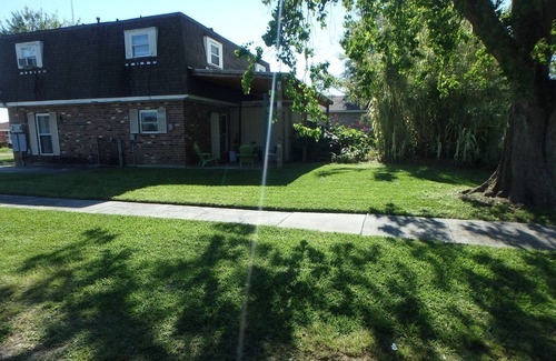 Chalmette House | Cozy 2 Bedroom Townhouse Near French Quarter with Kitchen