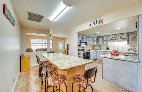 Florence House | Near Golfing & Green Spaces: Florence Family Home!