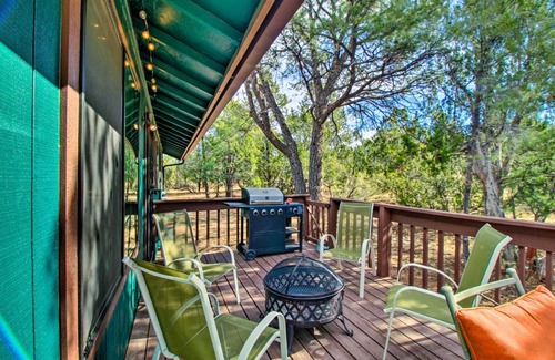 Forests Trails House | Top-Rated Heber-Overgaard Cabin with Deck and Fire Pit