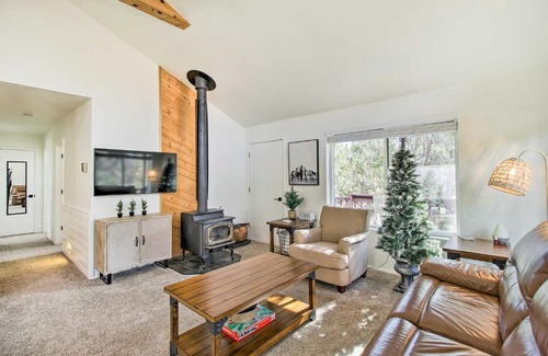 Forests Trails House | Top-Rated Heber-Overgaard Cabin with Deck and Fire Pit