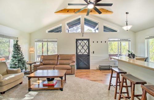 Forests Trails House | Top-Rated Heber-Overgaard Cabin with Deck and Fire Pit