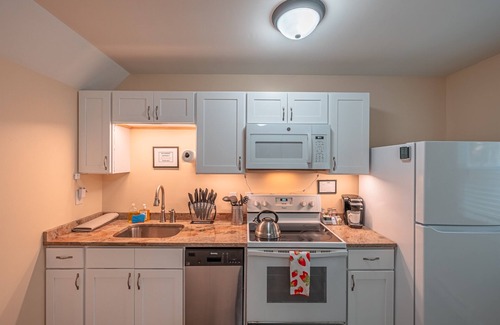 Saylorsburg House | Near Hiking & Water Parks!*Dogs OK*Wi-Fi*Fireplace