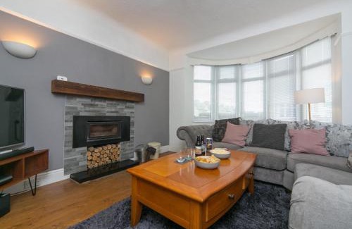 Holyhead House | Near Holyhead Port & Newry Beach - 2 Pen Y Bryn Road, Holyhead