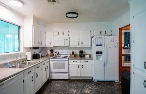 Montgomery House | Conveniently Located: Merry on Moorcroft Near Dining & Care