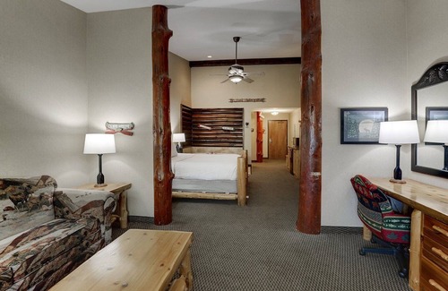 Johnston Hotel | Relaxing King Suite with Whirlpool at Stoney Creek Des Moines