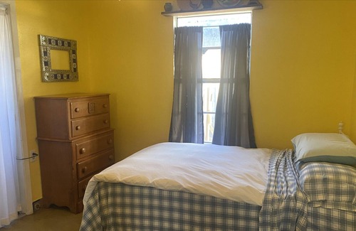 Blackshear-Prospect Hill House | Convenient Getaway: Spa, Breakfast & Family-Friendly Stay