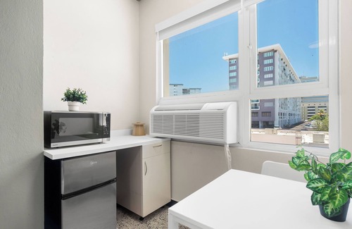 Miramar Apartment | Near La Placita | Zero-Cost Parking | Breakfast