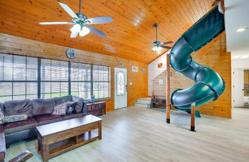 Yantis House | Relaxing Yantis Home with Hot Tub Near Lake Fork Fishing