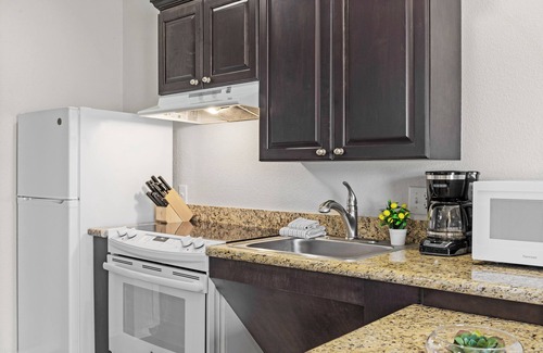 Lake Havasu City Resort | Relaxing Retreat Near Lake Havas with Pool & Whirlpool Tub