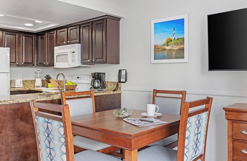 Lake Havasu City Resort | Relaxing Retreat Near Lake Havas with Pool & Whirlpool Tub