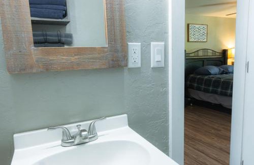 Mead House | Family-Friendly Lake Access Quad-plex with Kitchenette