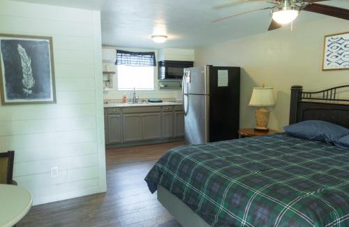 Mead House | Family-Friendly Lake Access Quad-plex with Kitchenette