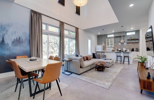 Comanche Trail Estates House | Near Lake Travis & Marina: Modern Austin Getaway!