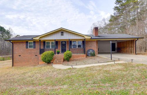 Loganville House | Near Lakes and Golfing Spacious Loganville Home!