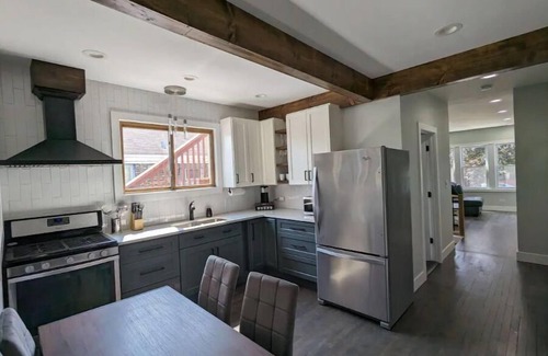 Cicero Apartment | Child-Friendly Retreat Near Midway with Impressive Reviews