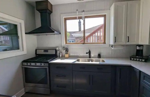 Cicero Apartment | Child-Friendly Retreat Near Midway with Impressive Reviews