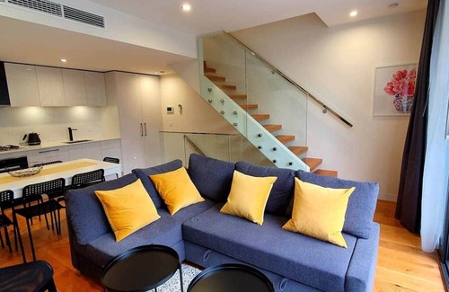 West Melbourne House | Ideal Family Retreat: 3 Bedroom Residence with Kitchen