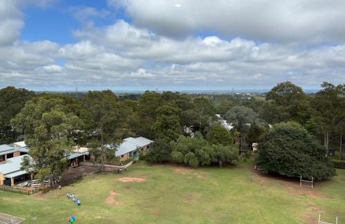 St Marys Apartment | Modern 2-Bed Apartment with Breathtaking Blue Mountain Views
