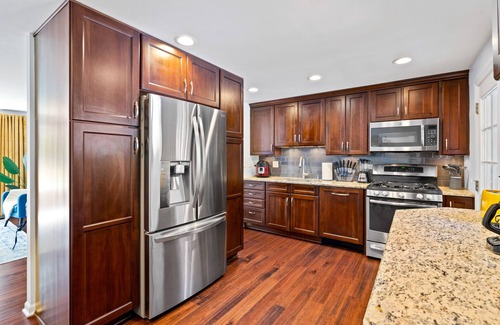 Wasco House | Guest Rated: 10/10 Near O’Hare with Game Room & Fire Pit