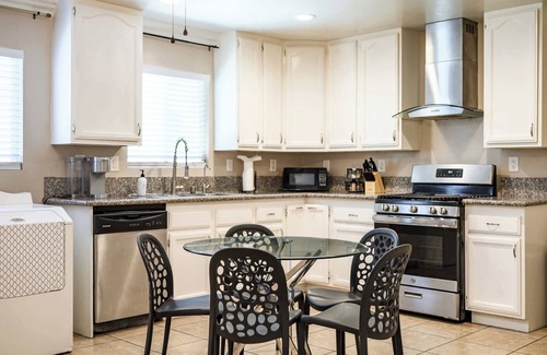 Westmont House | Near ONT Modern Family Home w Full Amenities
