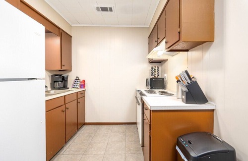 Pineville Apartment | Pet-Friendly Stay Near P&G with 55" 4K TV & Kitchen