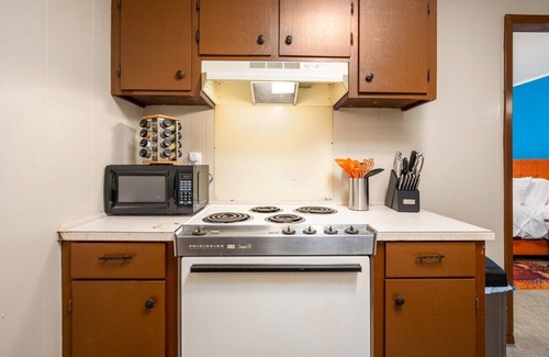 Pineville Apartment | Pet-Friendly Stay Near P&G with 55" 4K TV & Kitchen