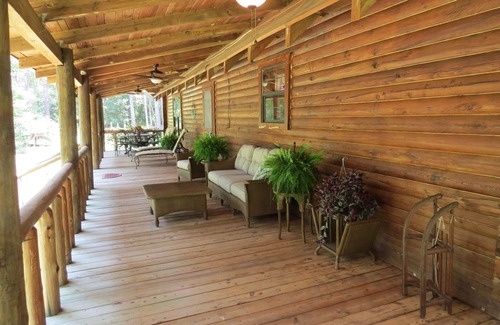 Clarksville House | Scenic River Retreat: Log Home Near Panama City