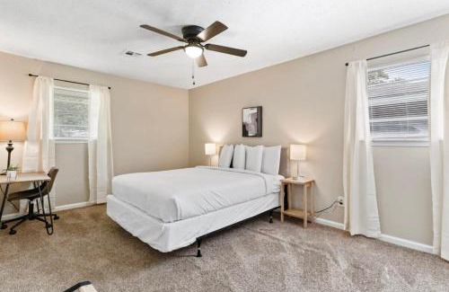 Gunter Afs House | Convenient Getaway Near Parks, Dining & Shopping - Glade Park Gem