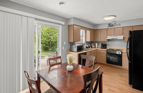 Springdale House | Near Razorback Stadium & Attractions, Firepit