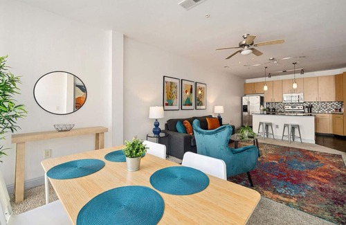 Second Ward Apartment | Convenient Hotel with Pool, Gym & Easy Transit Access