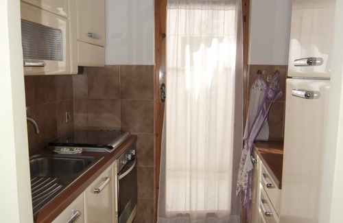 Marina di San Nicola House | Cozy Cottage Near Rome with Ocean Views, Steps from the Sea
