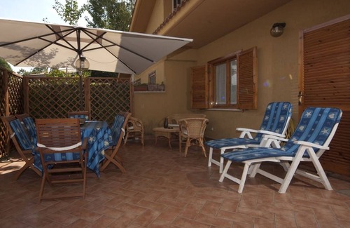 Marina di San Nicola House | Cozy Cottage Near Rome with Ocean Views, Steps from the Sea