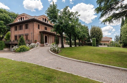 Grottaferrata Villa | Idyllic Villa Near Rome: Pool, Tennis & Family Gatherings