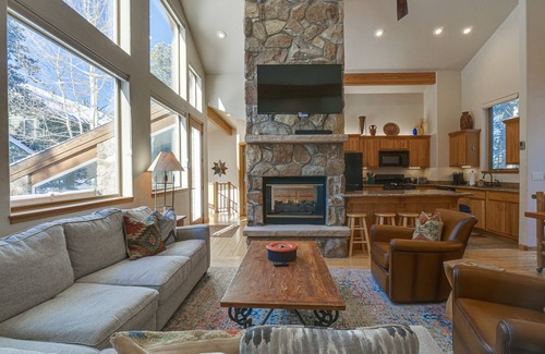 Warrior's Mark West House | Inviting Breck Escape with Hot Tub & Ski Access Awaits!