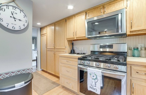 Fife Lake House | Fife Lake Farmhouse: Relaxing Yard, Fire Pit & Spa Amenities