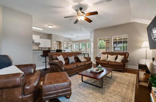 Knollwood On The Colorado River House | Near SoCo w Outdoor Escape