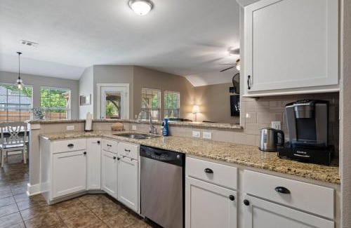 Knollwood On The Colorado River House | Near SoCo w Outdoor Escape