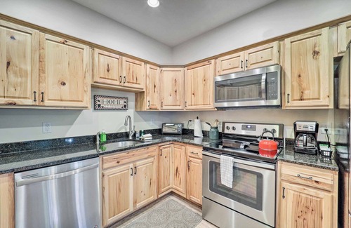 Banner Elk Apartment | Charming Banner Elk Retreat with Deck & Spectacular Views