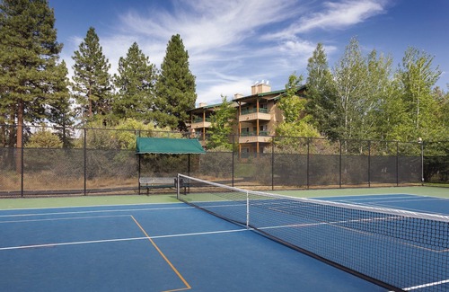 Klamath Falls Resort | Discover Relaxation Near Upper Klamath Lake with Hot Tub