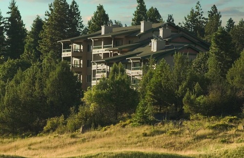 Klamath Falls Resort | Discover Relaxation Near Upper Klamath Lake with Hot Tub