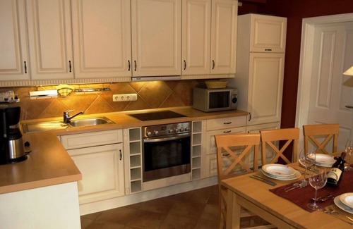 Kaltenhof House | Beachside Retreat with Sauna and Ocean View Amenities